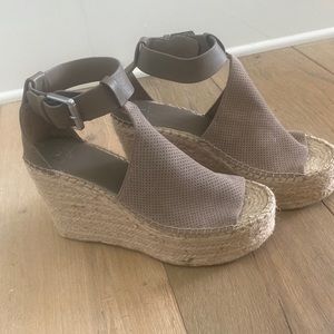 Marc fisher size 8.5 tan Espadrille platforms never worn